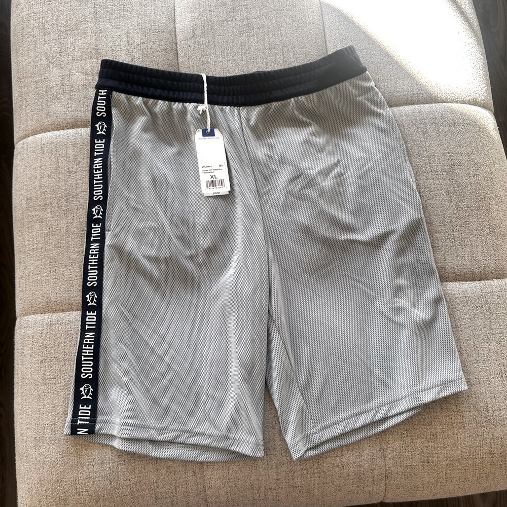 New with Tags Youth boys size XL (16) seagull gray Melnick shorts